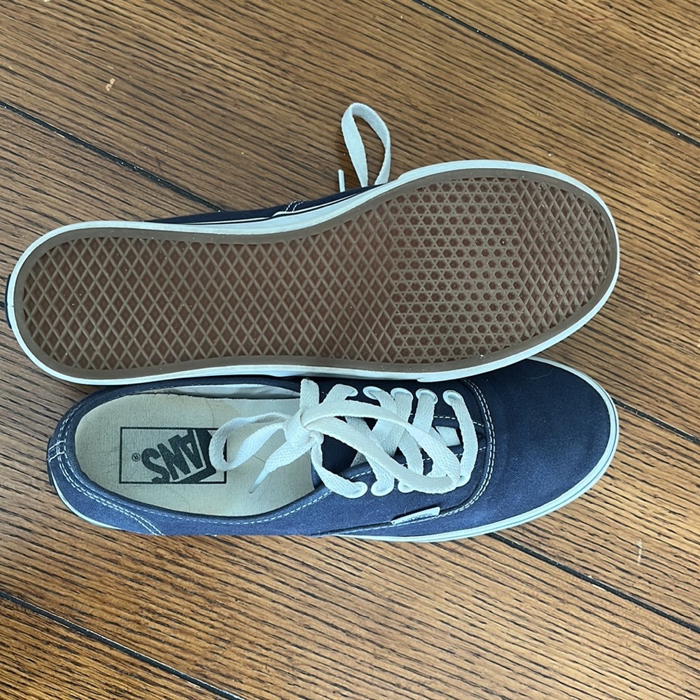 Practically New Vans - image 7